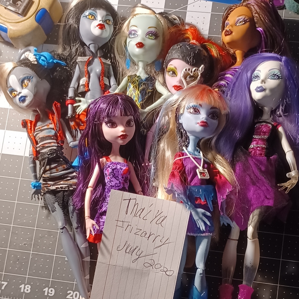 Monster high doll lot
